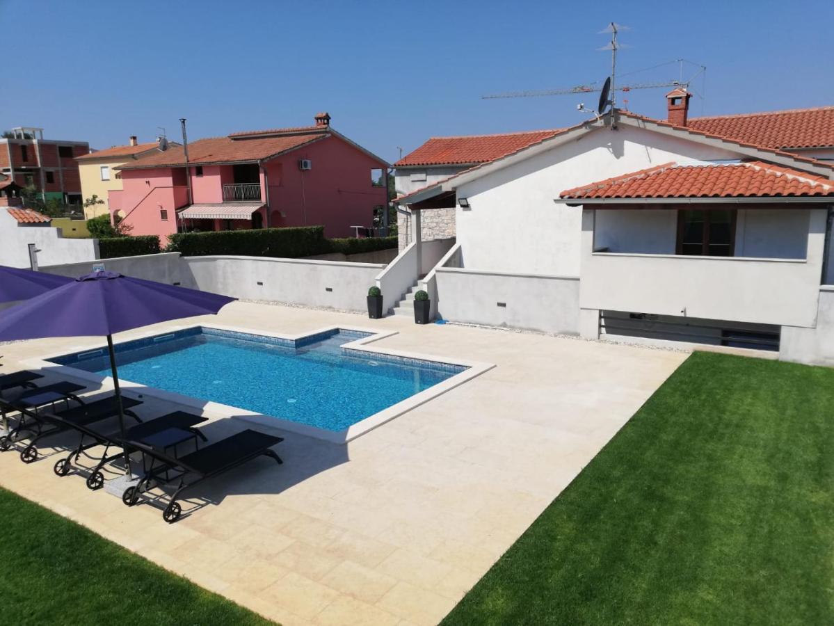 Holiday Home Victoria Porec Esterno foto